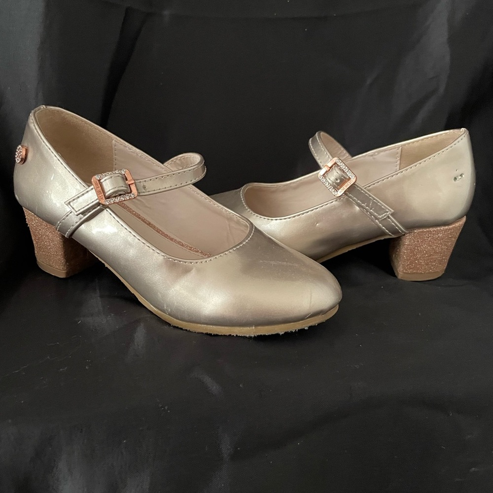 NINE WEST LITTLE GIRL GOLD HEELS